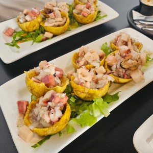 canasta de patacones con mariscos