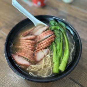 Sopa de Fideos Puerco Asado