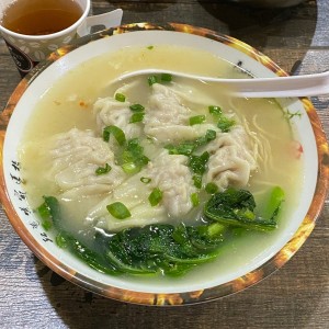 Sopa de wanton con fideos