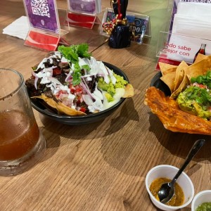 Nachos y guacamole