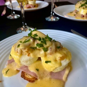 Huevos benedictinos