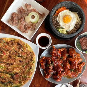 Haemul pajeon, alitas, dolsot bibimbap y galbi