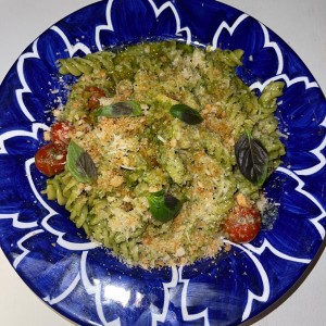 Pasta al pesto con adicion de salmon