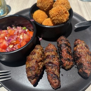 KEBAB AL CARBÓN (CARNE DE RES)
