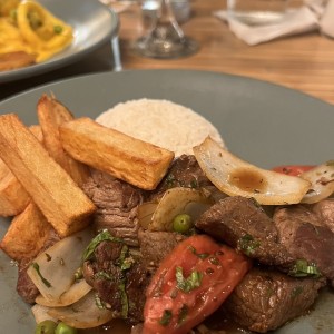 BIEN CRIOLLO - LOMO SALTADO