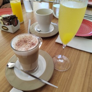 Capuccino y mimosa