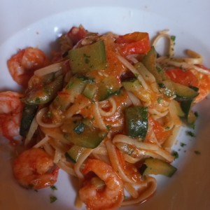 Linguini con camarones 