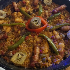 Paella de carnes