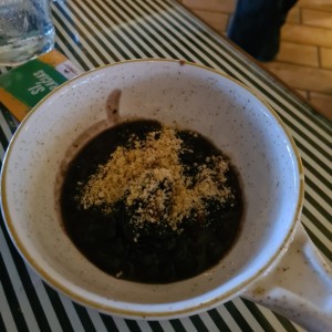 Feijoada com farofa (parte del buffet) 