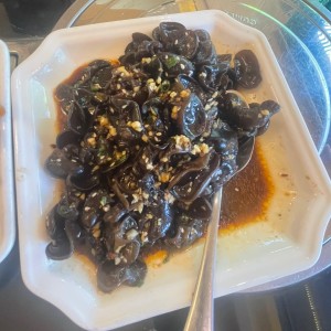 Ensalada de Hongos Negros