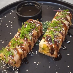 Avo Tuna Spicy Roll