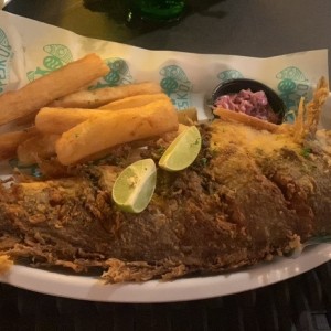 Pescado frito chombo style