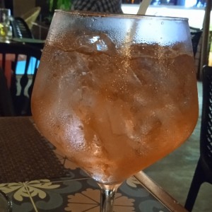 gin tonic de frutos rojos