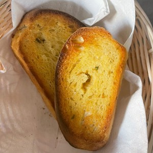 Pan de la casa con ajo