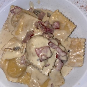 Raviolis de pollo en Salsa blanca