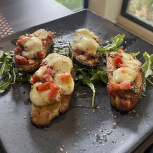 Para Compartir - Bruschetta Tricolore