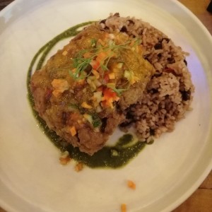 Pescado apanado arroz con frijoles 