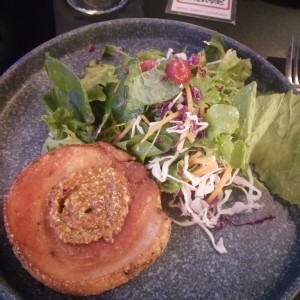 Pork belly con ensalada verde