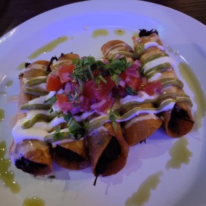 Flautas de brisket ahumado