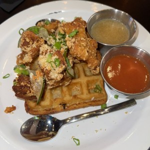 BRUNCH - CHICKEN & WAFFLE