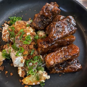 Las sticky-smoky ribs