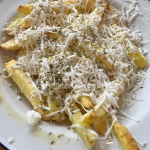 Papas con queso feta