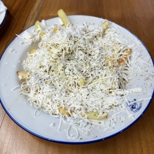 Papas con queso feta