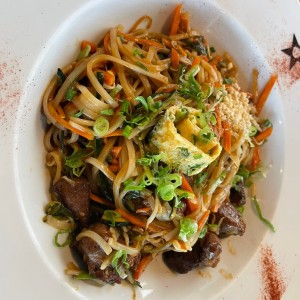 Pad thai de carne