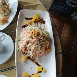 Ensalada de cangrejo y mango