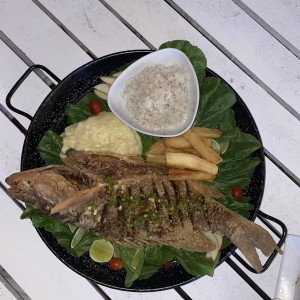 Pescado Frito (Pargo) Precio $65