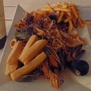 Picada del mar (mayoria mejillones y almejas)