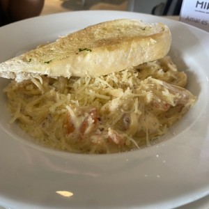 Pasta Alfredo con Camarones