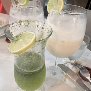 Limonada con hierbabuena y coco