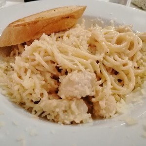 Pasta en Salsa Blanca con Pollo