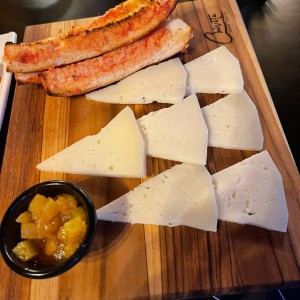 Queso manchego y dip de pinas recomendado