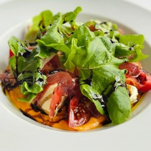 stracciatella con salmorejo 