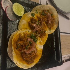 Tacos de Chochinita Pibill