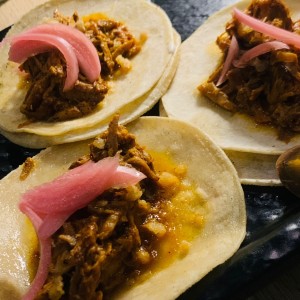 Tacos de Chochinita Pibill