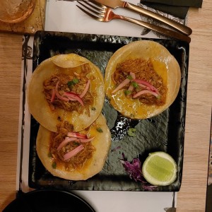 Tacos de Chochinita Pibill