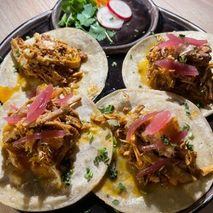 Tacos de Chochinita Pibill