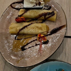 Crepes de Cajeta con Helado Artesanal