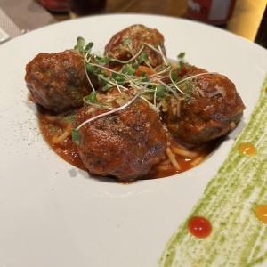 Pasta con albondigas