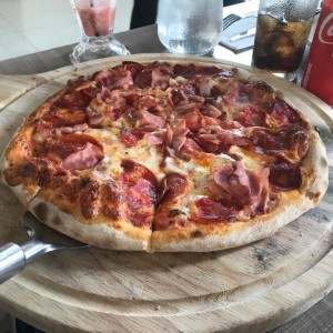 Pizzas Gourmet - Pizza Carnivora