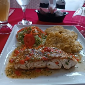 Filete de Corvina al Ajillo