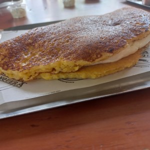 cachapa con queso de mano