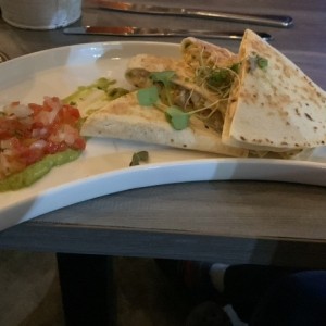 Quesadillas de pollo / Chicken quesadillas