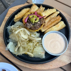 Yuca frita y Yuca al mojo