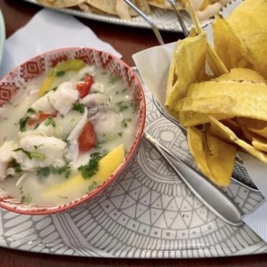 Ceviche de Corvina con Platanitos