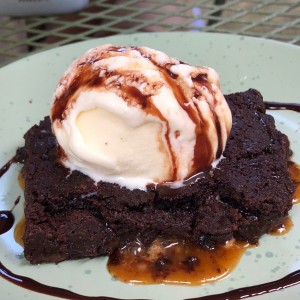 Brownie con helado