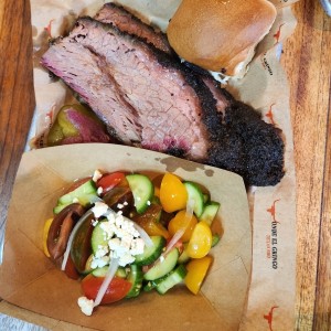 Brisket y  tomato salad